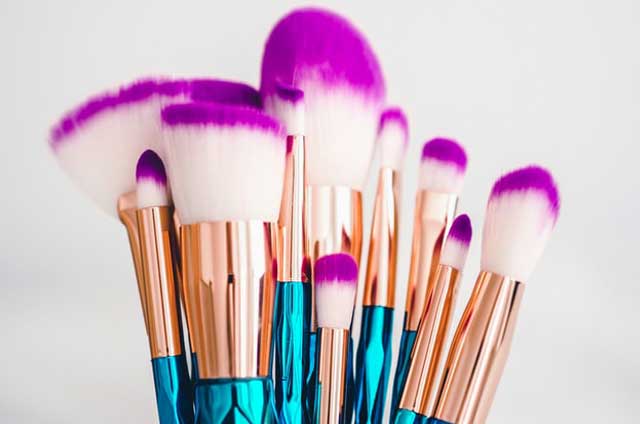 Read more about the article How to Clean Your Makeup Brushes